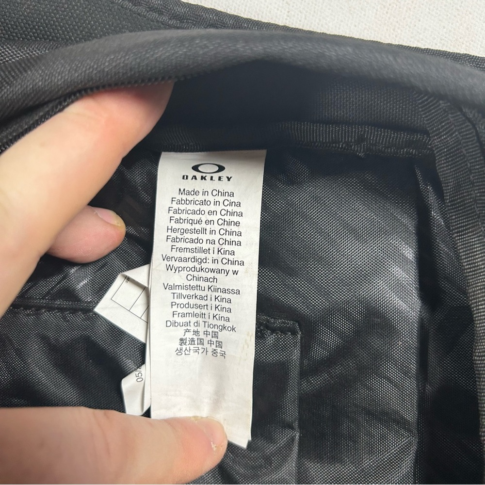 Oakley Backpack Enduro 3.0 20L Black Out Travel Commute School Work - Picture 9 of 10